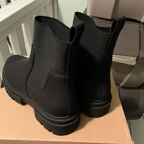 NEW Ranine chunky faux leather chelsea booties size 6.5 - Picture 3 of 10